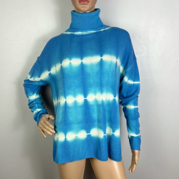 CINQ A SEPT BLUE TIE-DYE TURTLENECK SWEATER - Picture 2 of 10